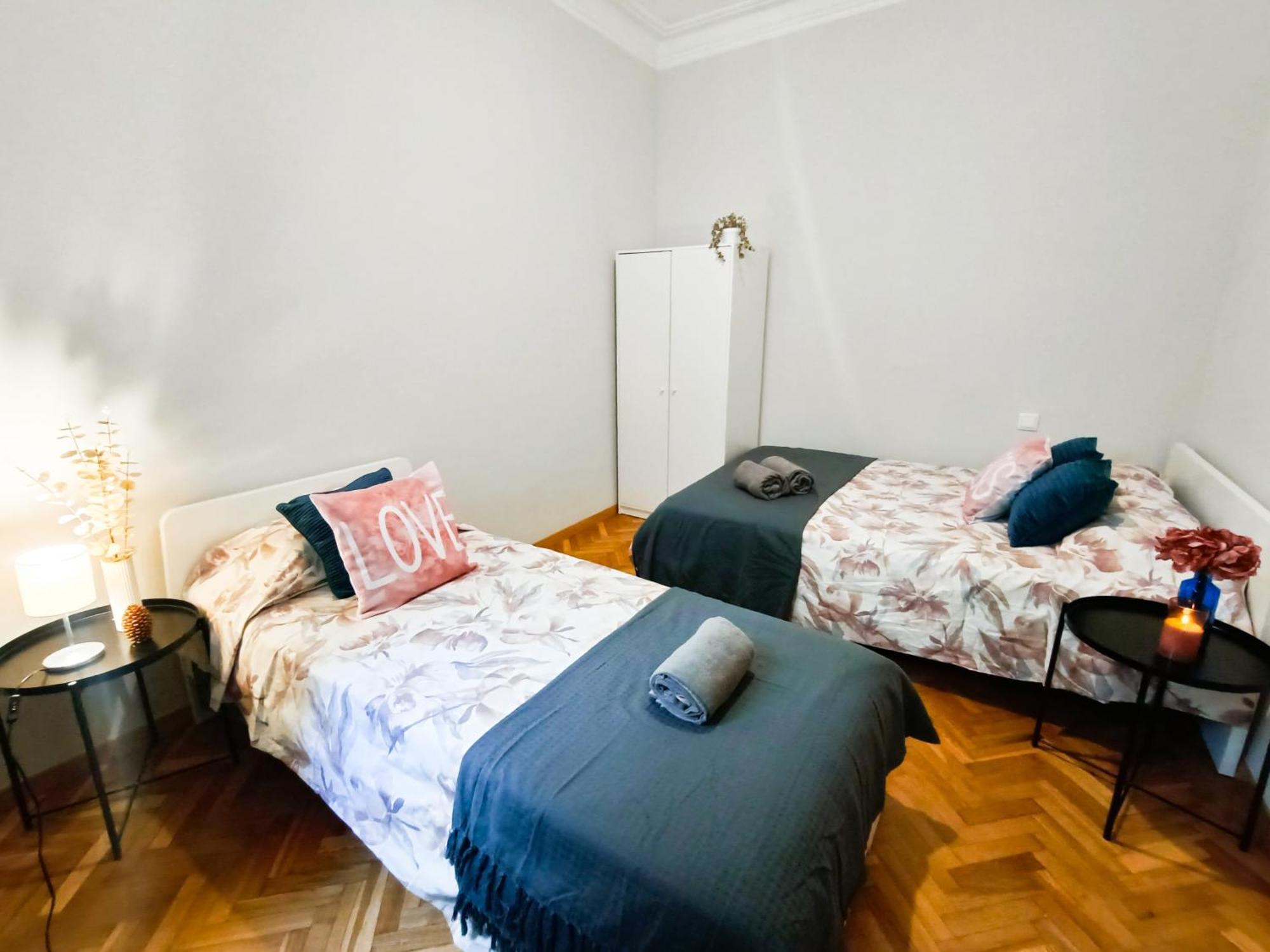 - Pau Claris Hostel
