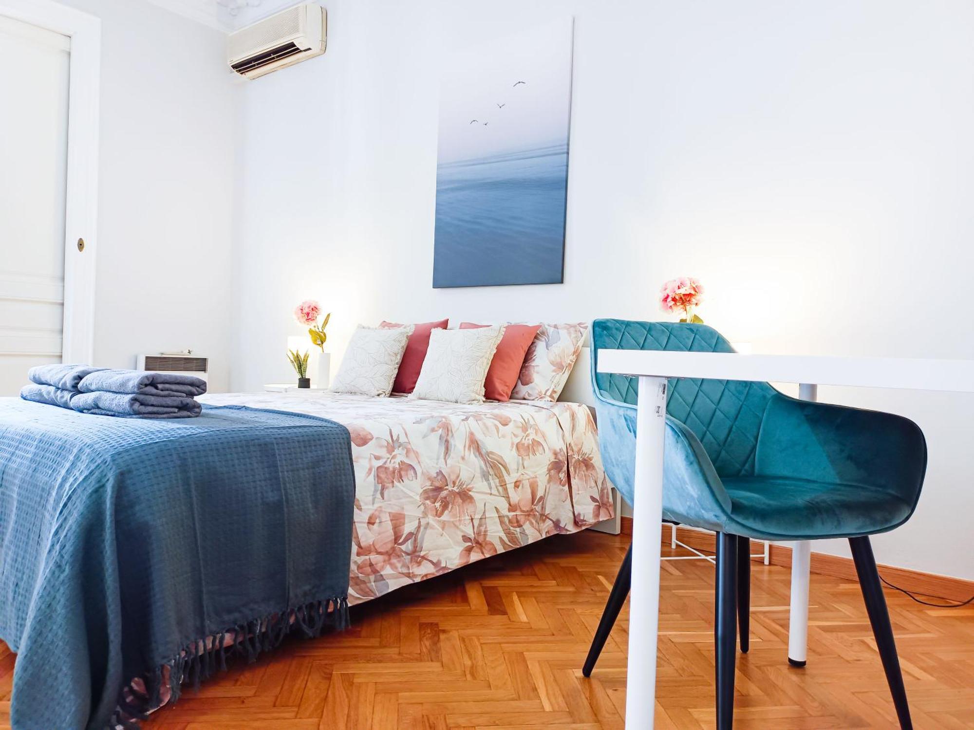 - Pau Claris Hostel *