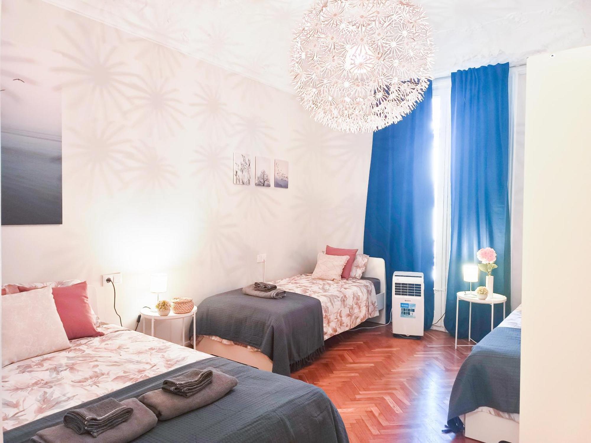 - Pau Claris Hostel