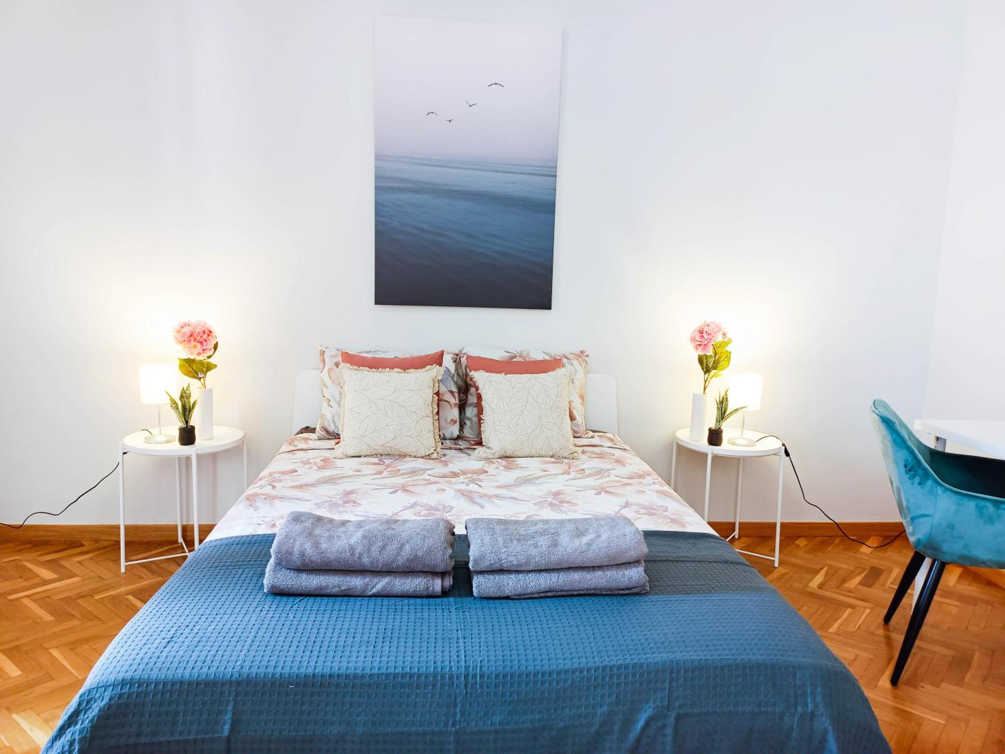 - Pau Claris Hostel *